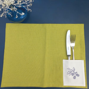 Set de table en lin vert anis à poche imprimée de mûres