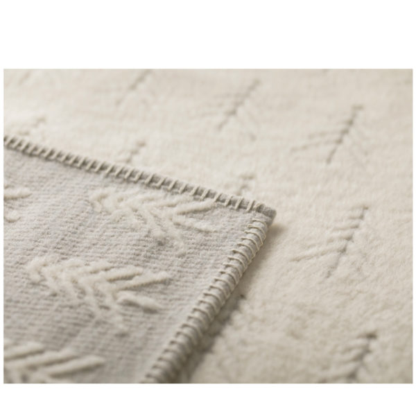 Plaid gris clair aux sapins blancs – Image 3