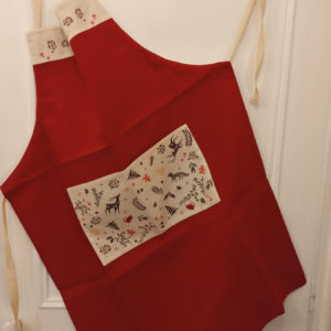 tablier rouge ambiance magique