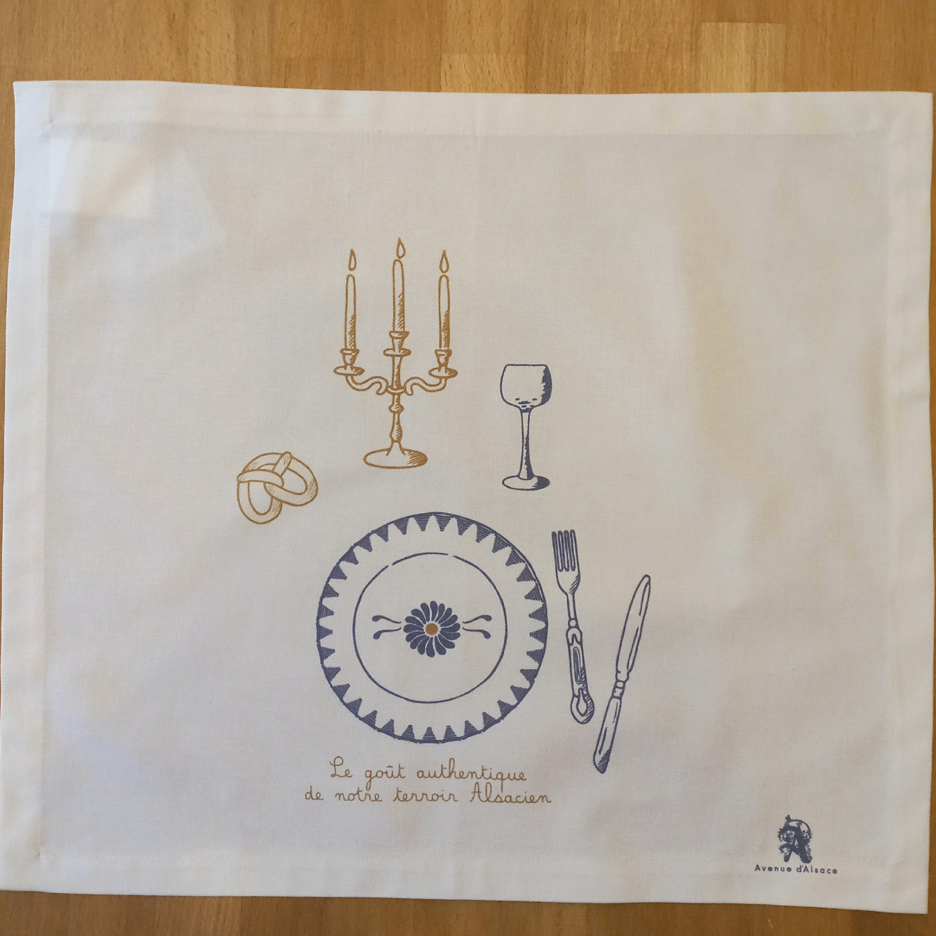 set de table vaisselle alsacienne et chandelier bretzel