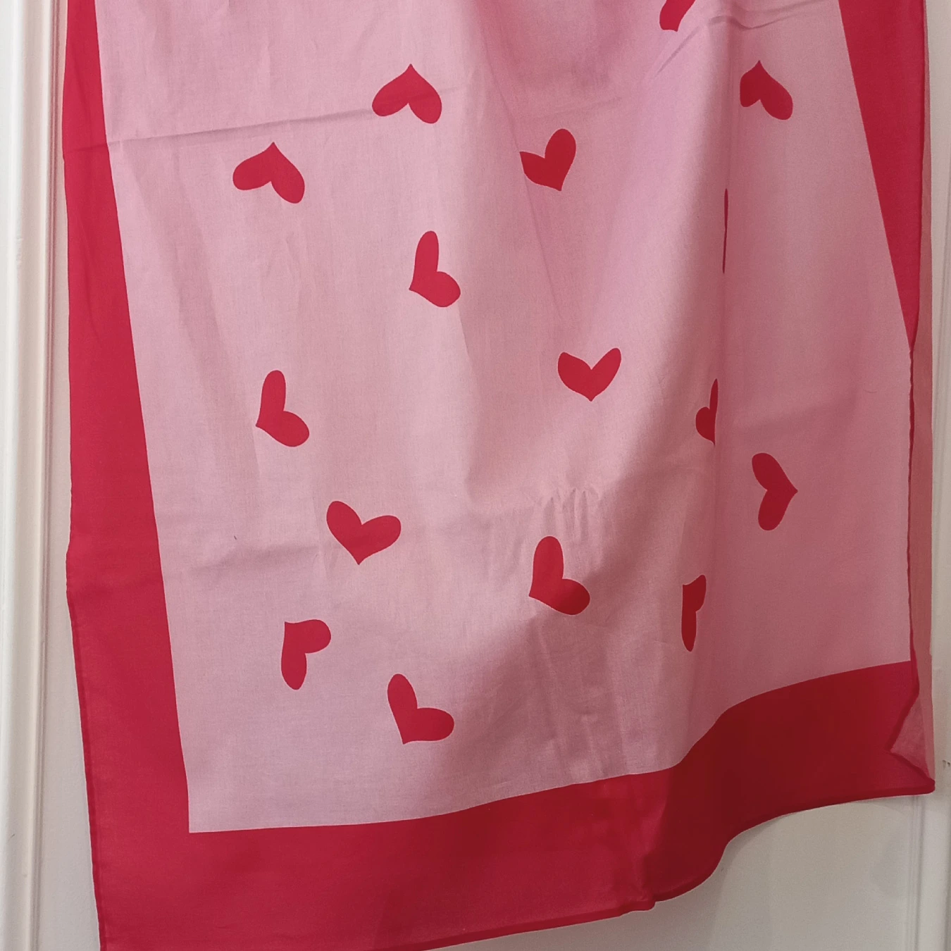 Foulard coeurs rouges fond rose - "arbre de vie" – Image 3